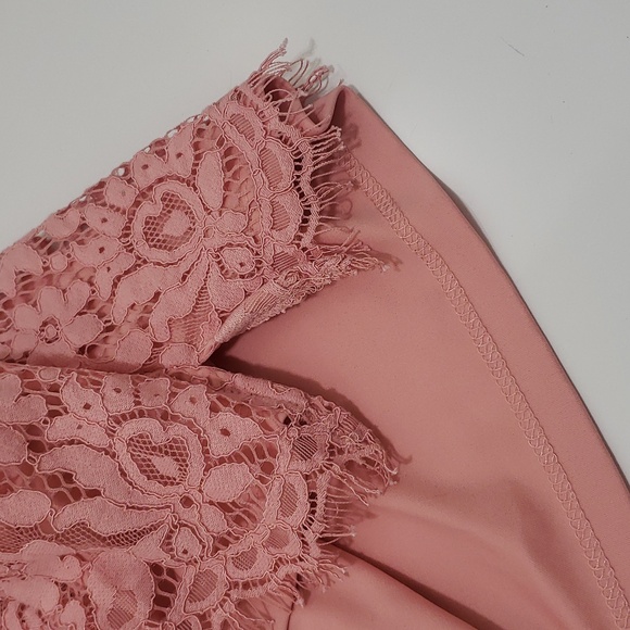 Beautiful Womens Isaac Mizrahi Live Cold Shoulder Lined Lace Top - Picture 7 of 10